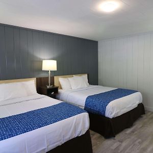 Queen Room Two Queen Beds Non-Smoking